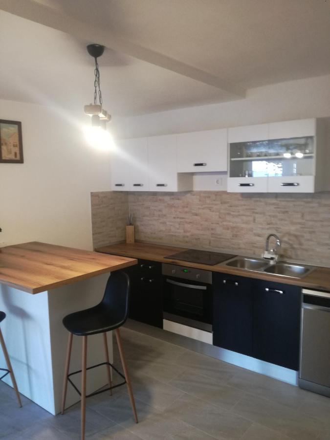 Apartman Laus Zavalatica Exterior photo